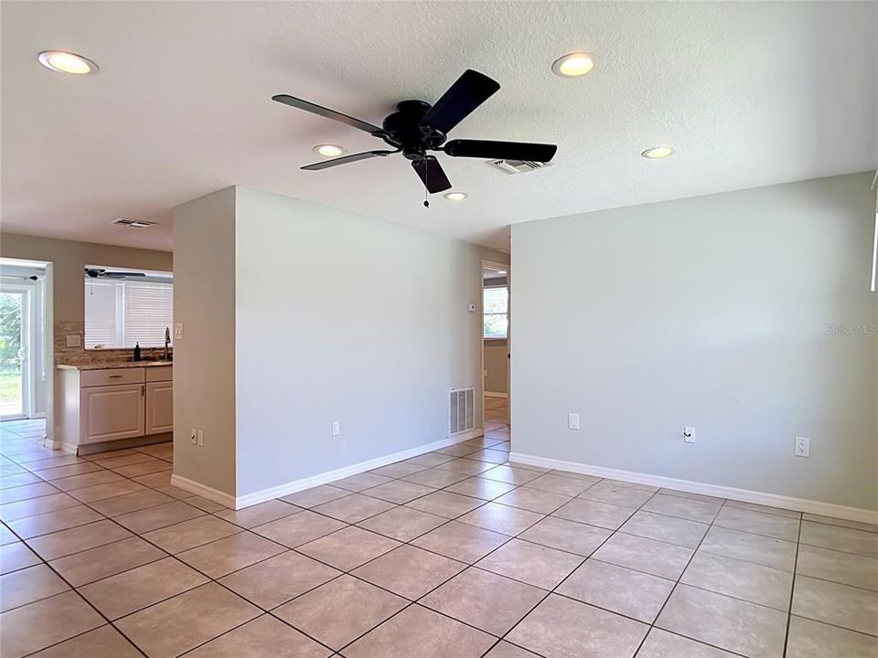 En Venta: $219,000 (3 camas, 2 baños, 1378 Pies cuadrados)