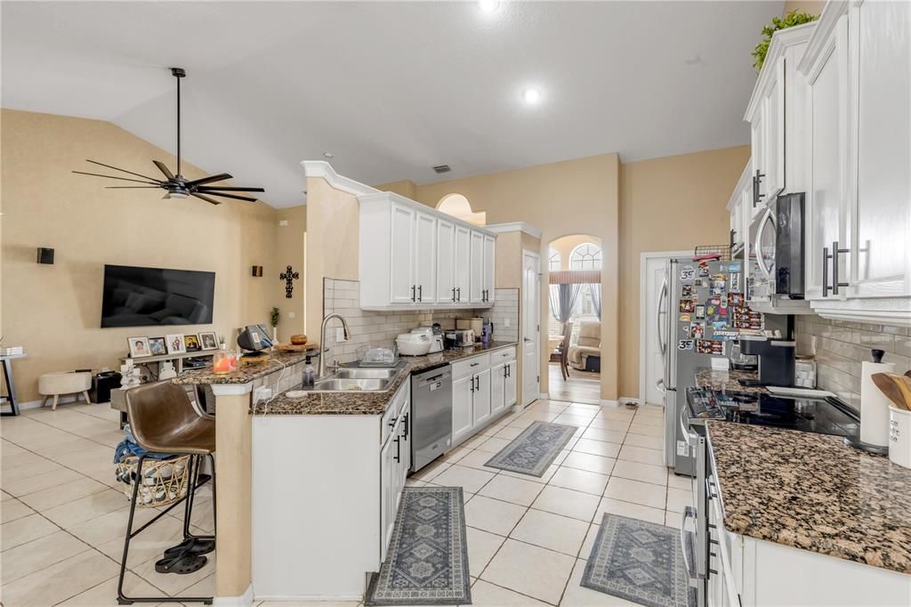 For Sale: $495,000 (4 beds, 2 baths, 2552 Square Feet)