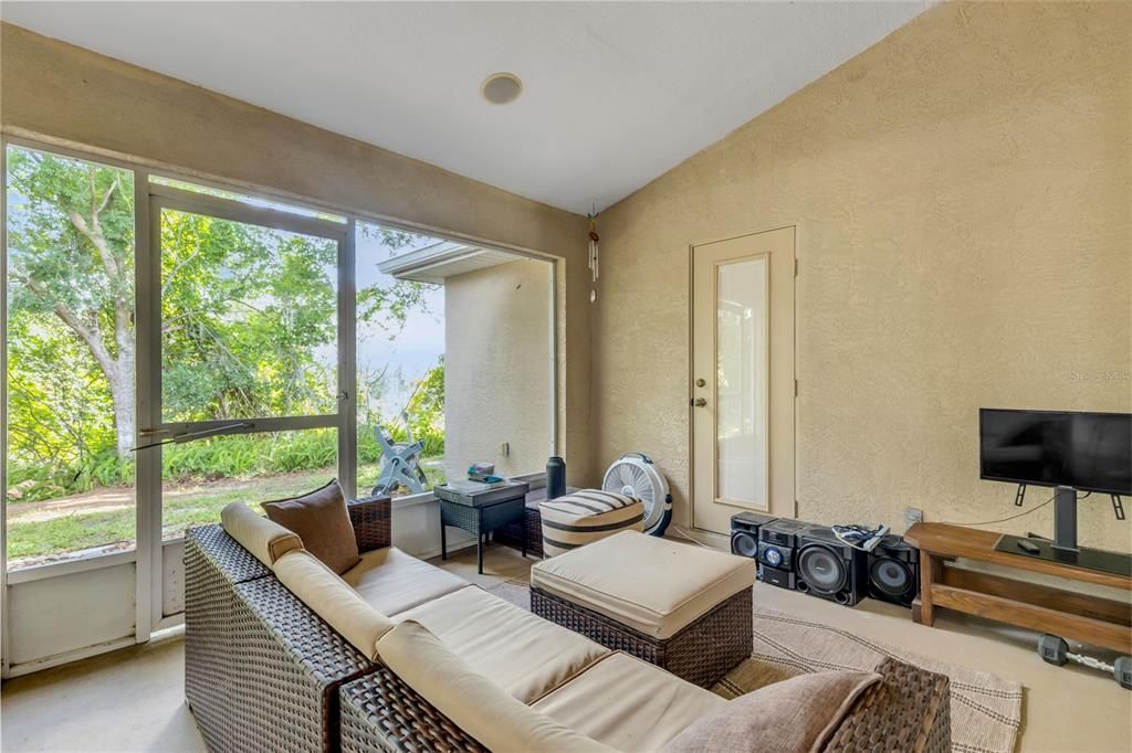 For Sale: $495,000 (4 beds, 2 baths, 2552 Square Feet)