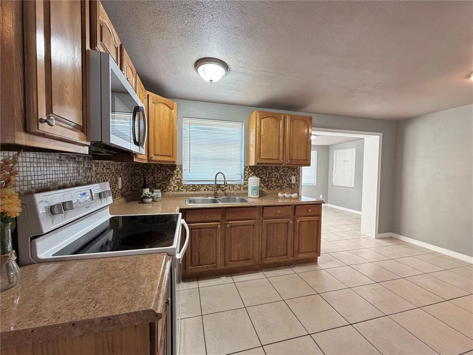 For Rent: $1,650 (2 beds, 1 baths, 1276 Square Feet)