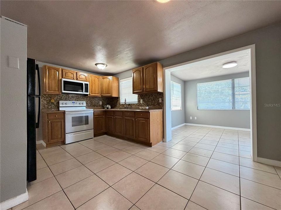 For Rent: $1,650 (2 beds, 1 baths, 1276 Square Feet)