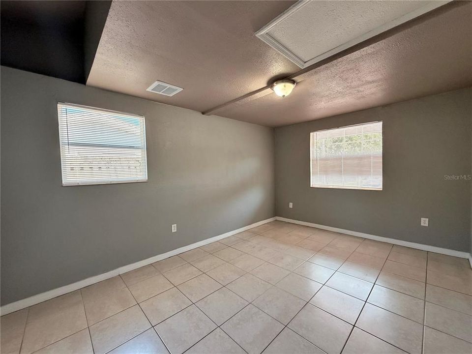 For Rent: $1,650 (2 beds, 1 baths, 1276 Square Feet)