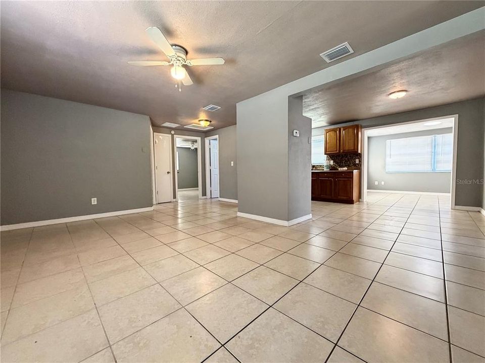 For Rent: $1,650 (2 beds, 1 baths, 1276 Square Feet)