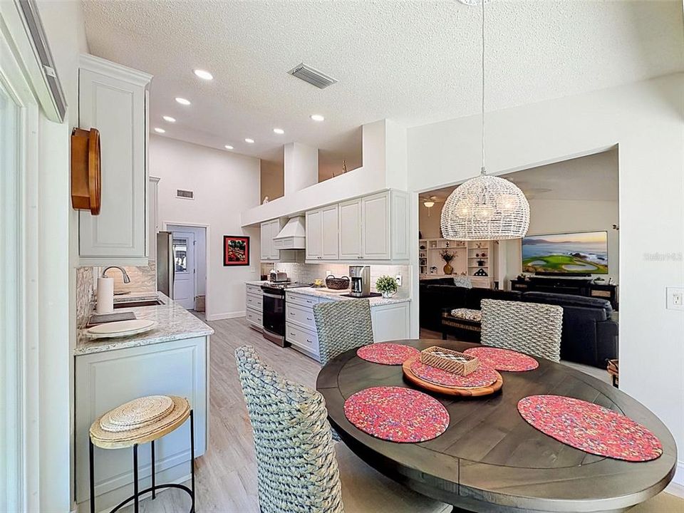 For Rent: $3,000 (2 beds, 2 baths, 2072 Square Feet)