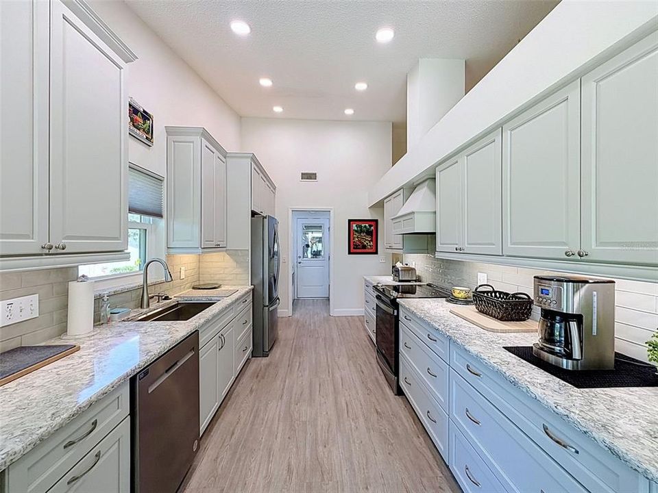 For Rent: $3,000 (2 beds, 2 baths, 2072 Square Feet)