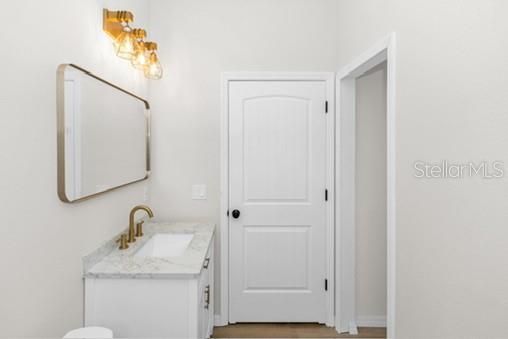 En Venta: $385,000 (4 camas, 2 baños, 1762 Pies cuadrados)