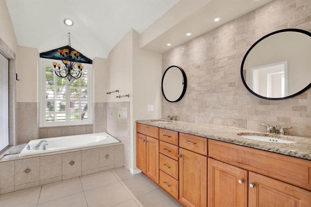 For Sale: $750,000 (4 beds, 2 baths, 2193 Square Feet)