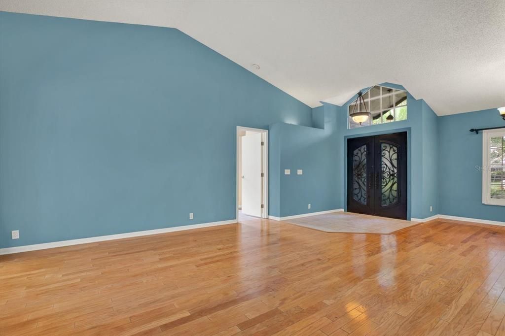 For Sale: $750,000 (4 beds, 2 baths, 2193 Square Feet)
