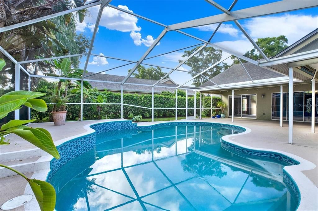 Activo con contrato: $725,000 (4 camas, 2 baños, 2193 Pies cuadrados)