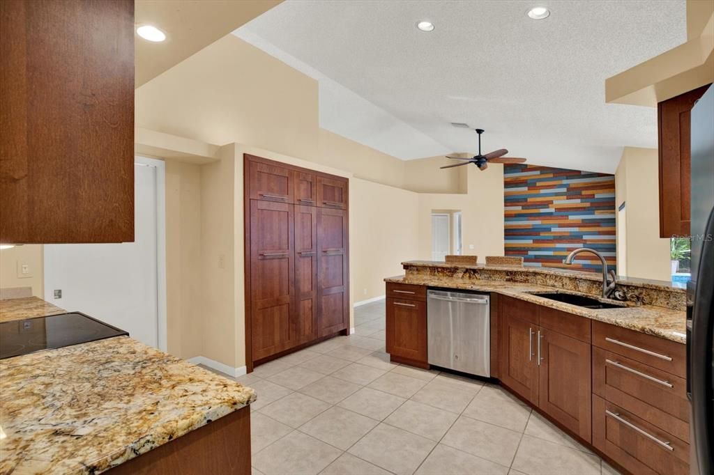 For Sale: $750,000 (4 beds, 2 baths, 2193 Square Feet)