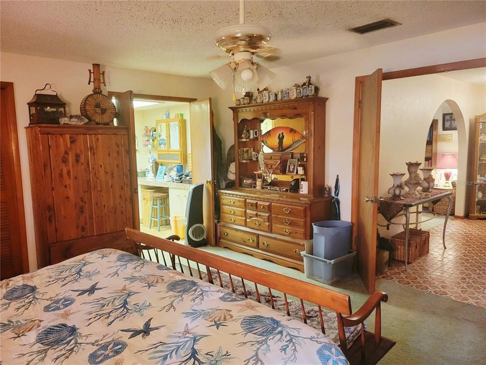 For Sale: $319,900 (3 beds, 2 baths, 2478 Square Feet)