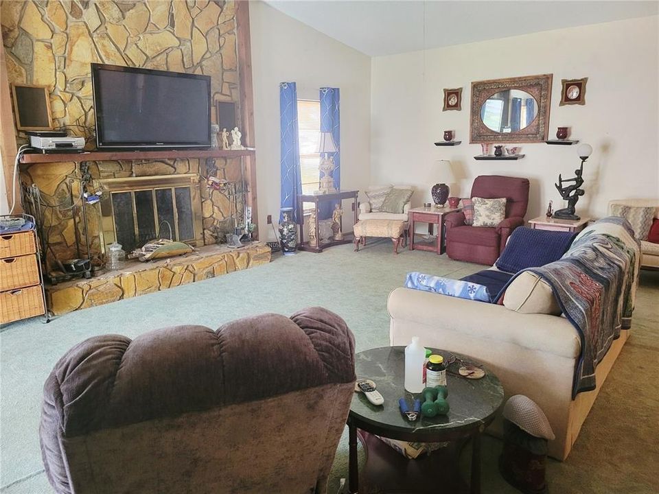 For Sale: $319,900 (3 beds, 2 baths, 2478 Square Feet)