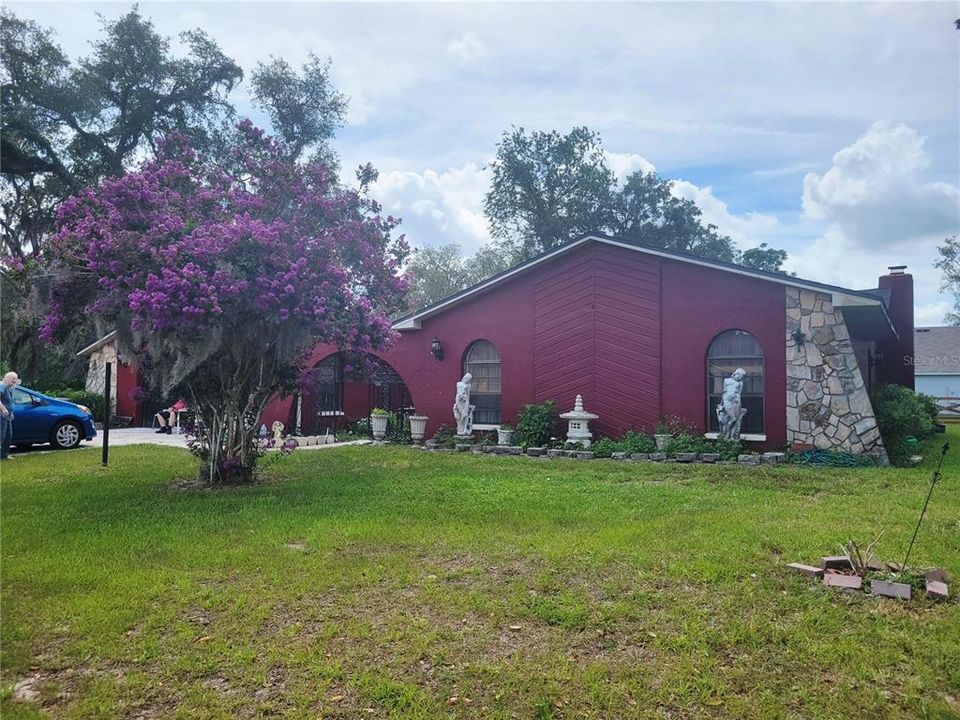 For Sale: $319,900 (3 beds, 2 baths, 2478 Square Feet)