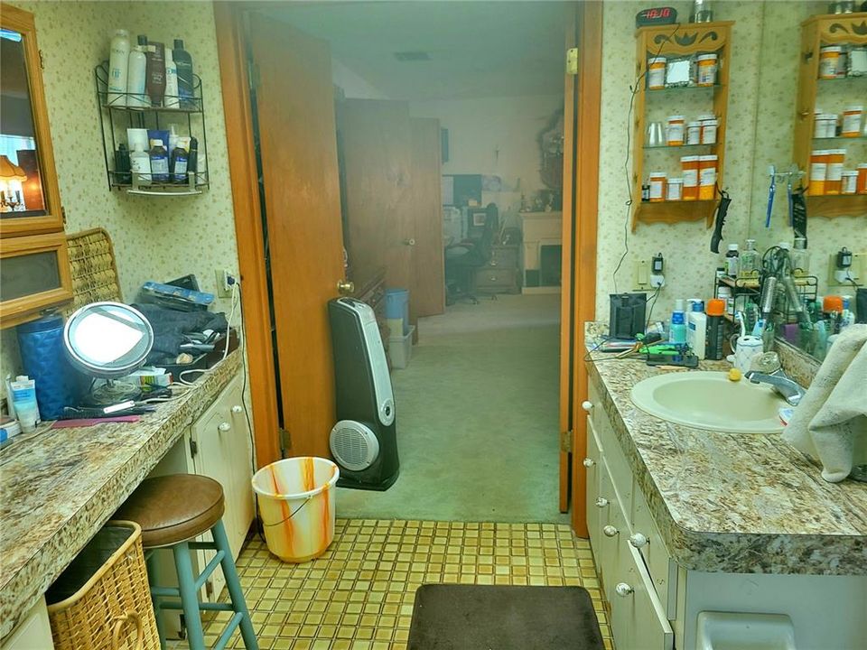 For Sale: $319,900 (3 beds, 2 baths, 2478 Square Feet)