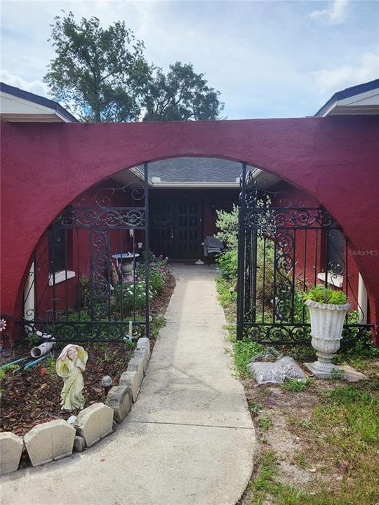 For Sale: $319,900 (3 beds, 2 baths, 2478 Square Feet)
