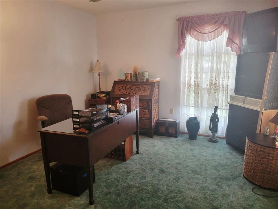 For Sale: $319,900 (3 beds, 2 baths, 2478 Square Feet)