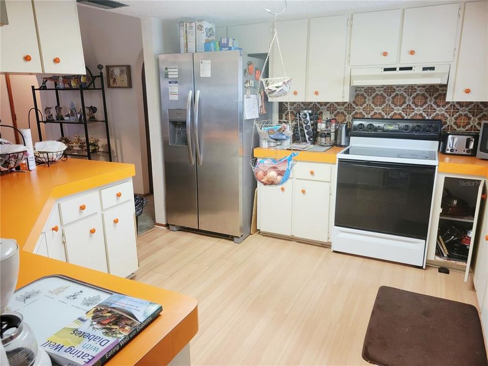 For Sale: $319,900 (3 beds, 2 baths, 2478 Square Feet)
