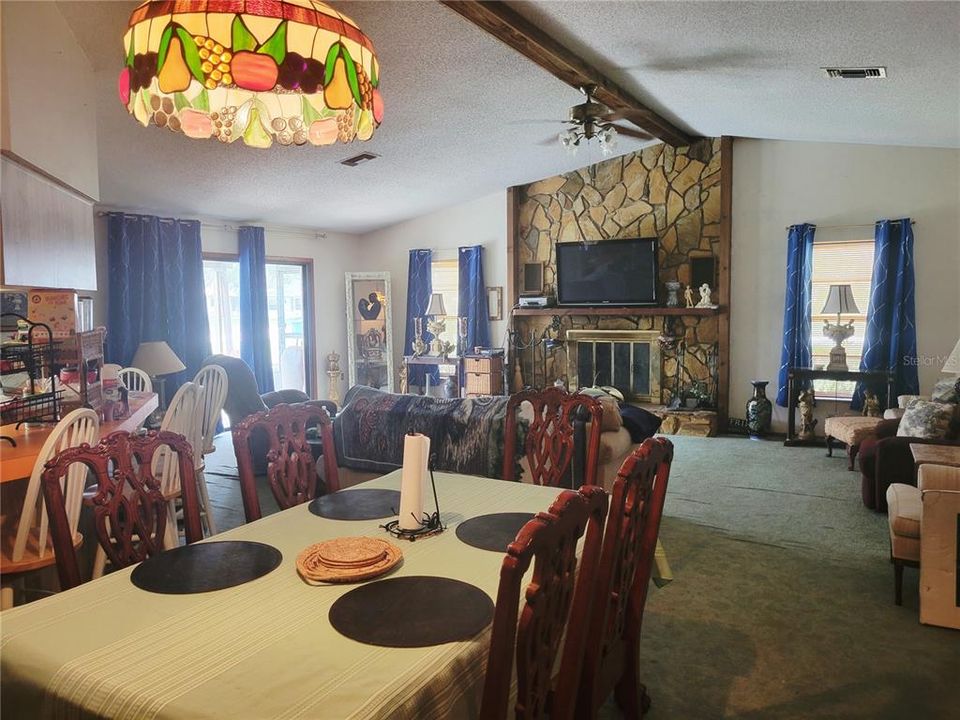 For Sale: $319,900 (3 beds, 2 baths, 2478 Square Feet)