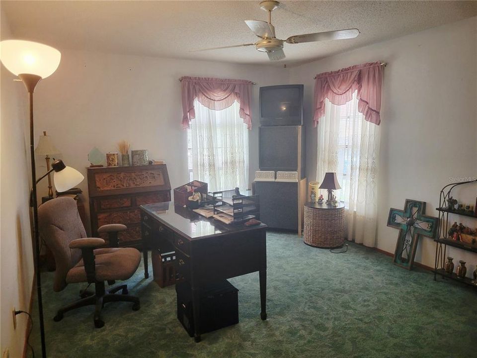 For Sale: $319,900 (3 beds, 2 baths, 2478 Square Feet)