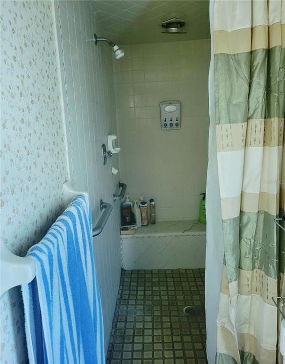 For Sale: $319,900 (3 beds, 2 baths, 2478 Square Feet)