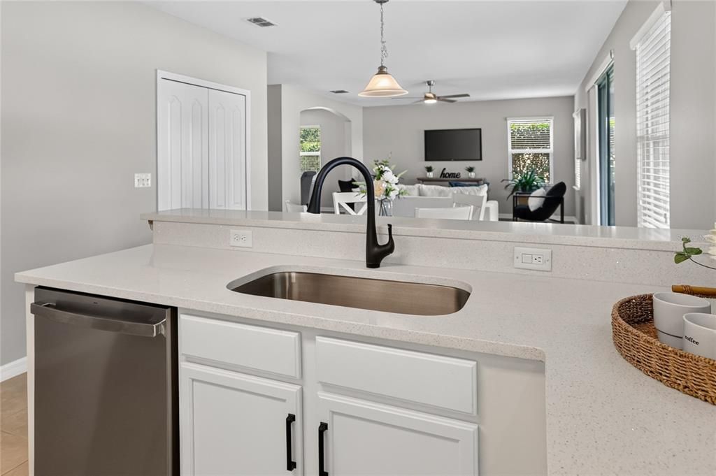 For Sale: $325,000 (2 beds, 2 baths, 1772 Square Feet)