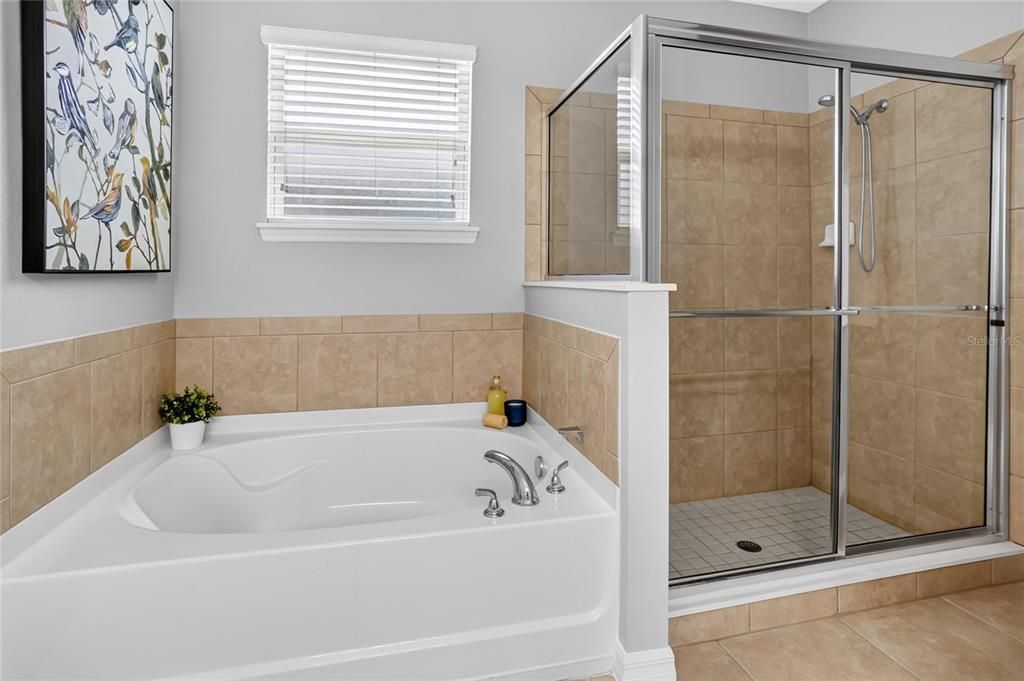 For Sale: $325,000 (2 beds, 2 baths, 1772 Square Feet)
