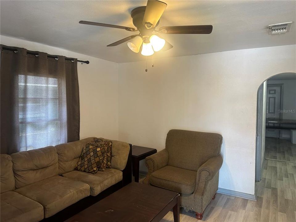 В аренду: $1,900 (3 спален, 1 ванн, 792 Квадратных фут)