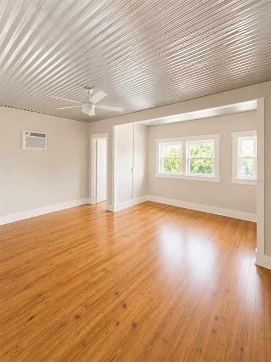 For Rent: $1,600 (1 beds, 1 baths, 600 Square Feet)
