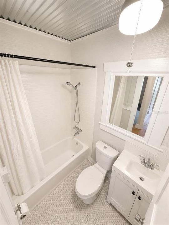For Rent: $1,600 (1 beds, 1 baths, 600 Square Feet)