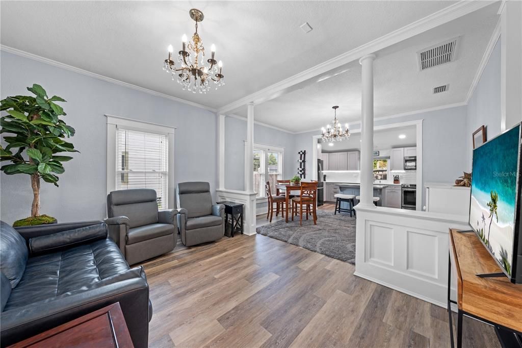 For Sale: $275,000 (1 beds, 1 baths, 782 Square Feet)