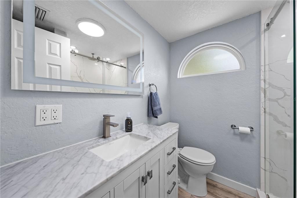 For Sale: $275,000 (1 beds, 1 baths, 782 Square Feet)