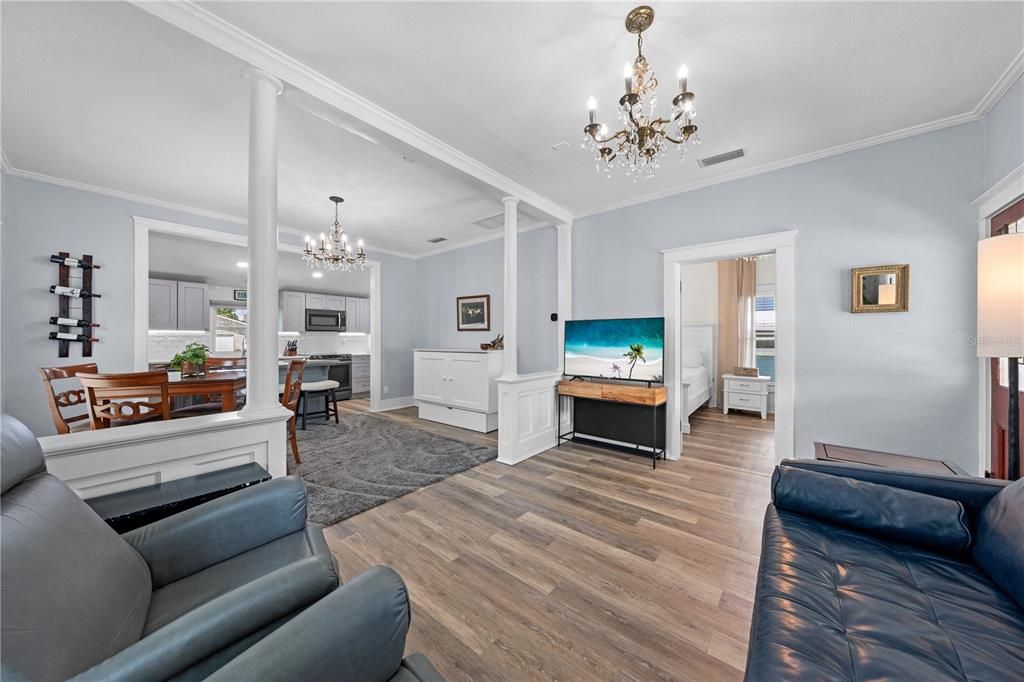 For Sale: $275,000 (1 beds, 1 baths, 782 Square Feet)