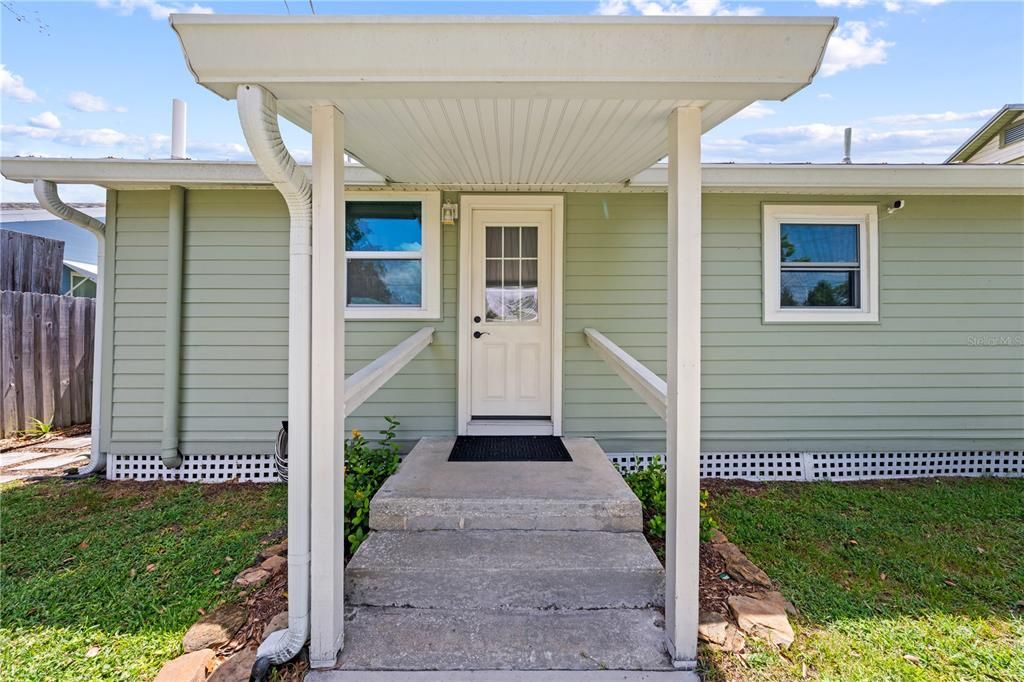For Sale: $275,000 (1 beds, 1 baths, 782 Square Feet)