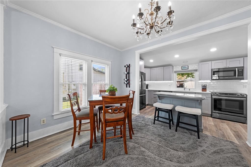 For Sale: $275,000 (1 beds, 1 baths, 782 Square Feet)