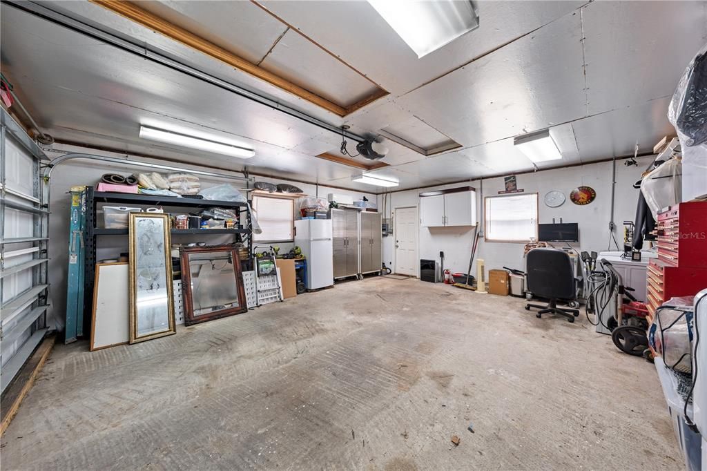 For Sale: $275,000 (1 beds, 1 baths, 782 Square Feet)