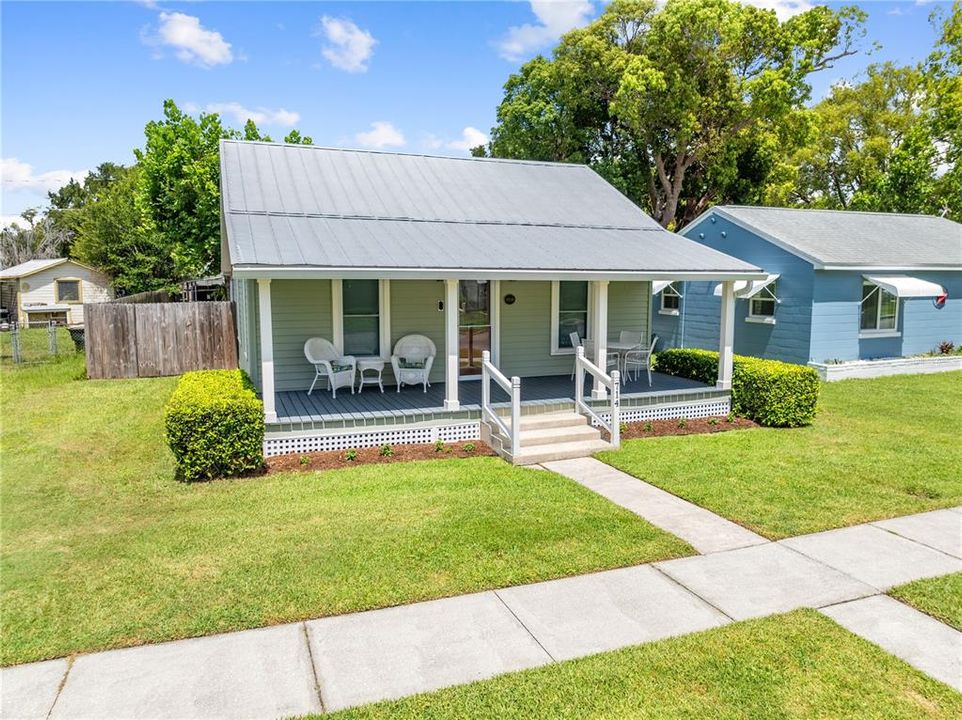 For Sale: $275,000 (1 beds, 1 baths, 782 Square Feet)