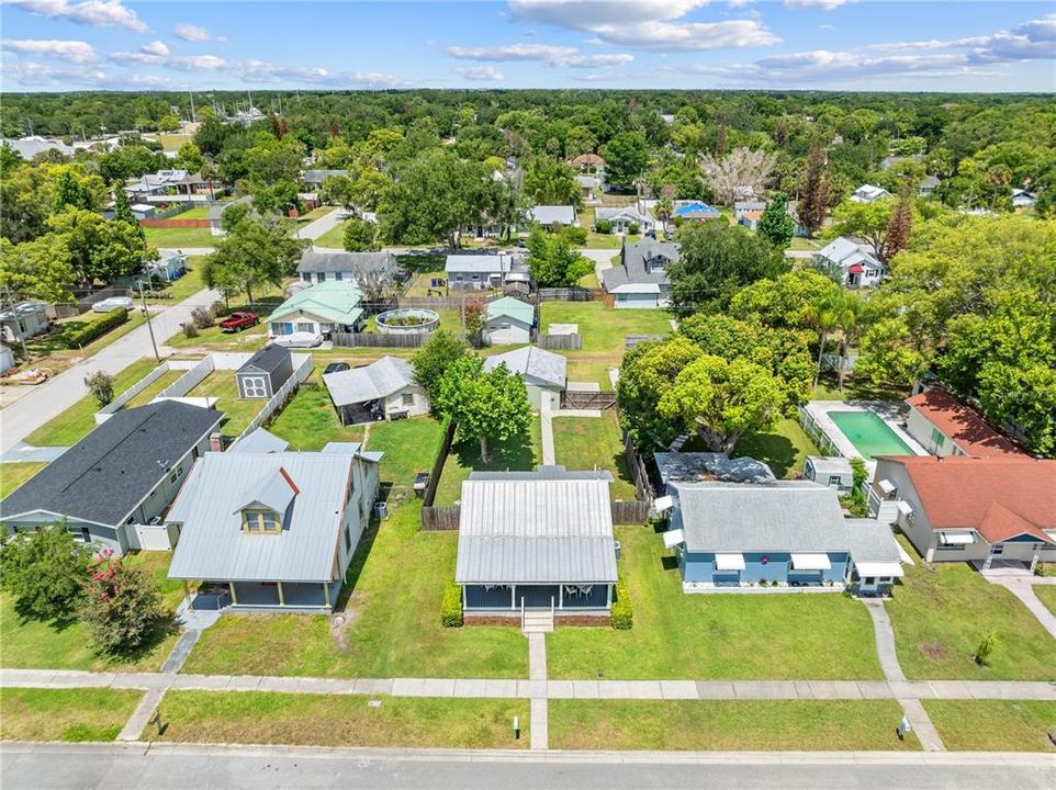 For Sale: $275,000 (1 beds, 1 baths, 782 Square Feet)