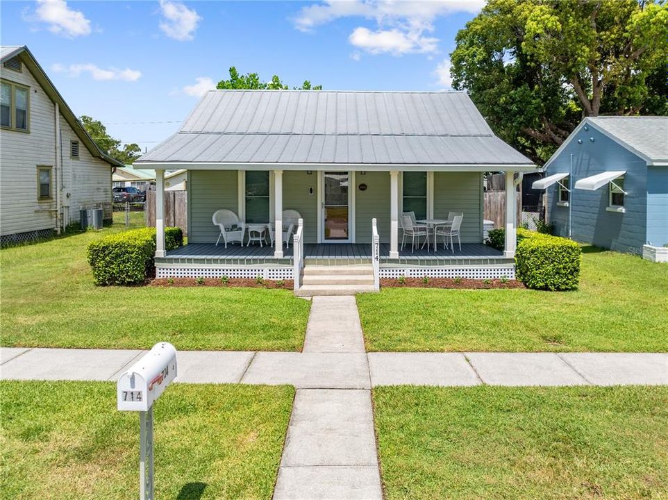 For Sale: $275,000 (1 beds, 1 baths, 782 Square Feet)