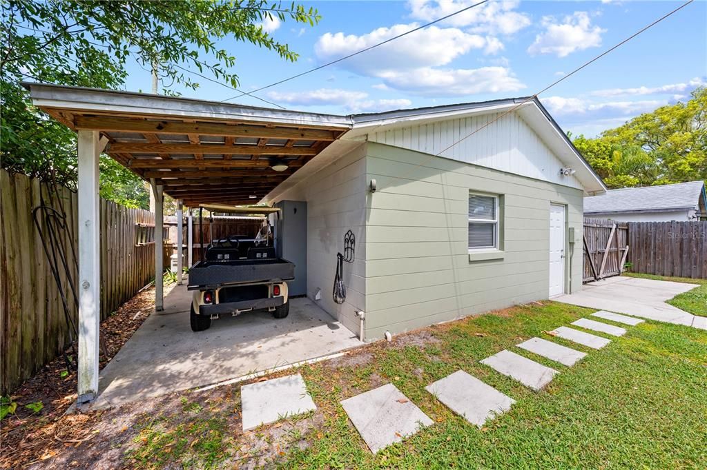 For Sale: $275,000 (1 beds, 1 baths, 782 Square Feet)