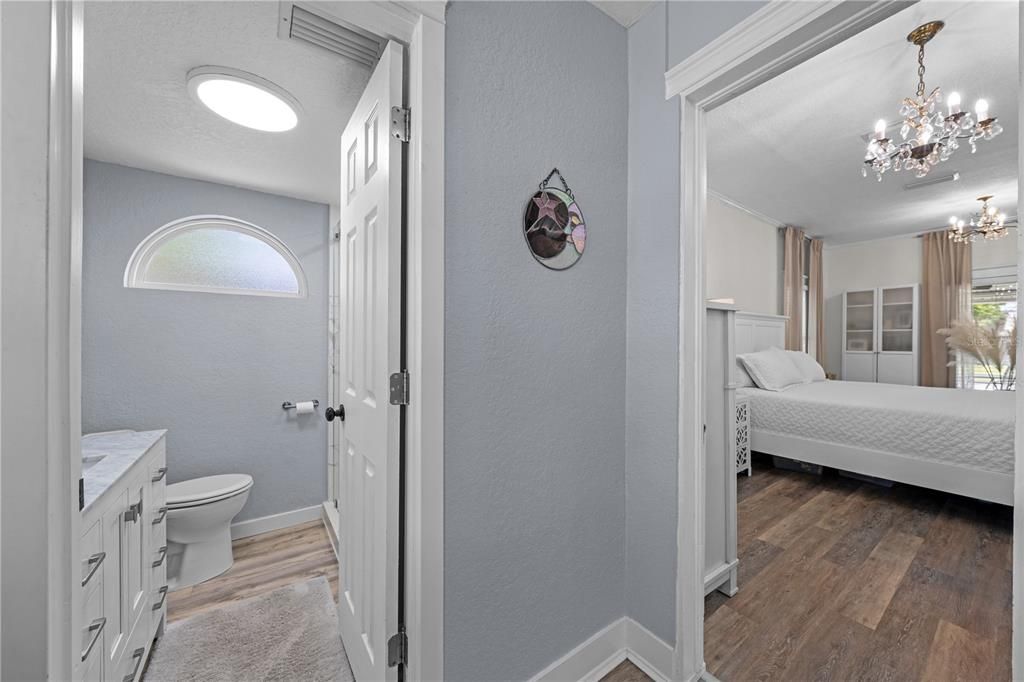 For Sale: $275,000 (1 beds, 1 baths, 782 Square Feet)