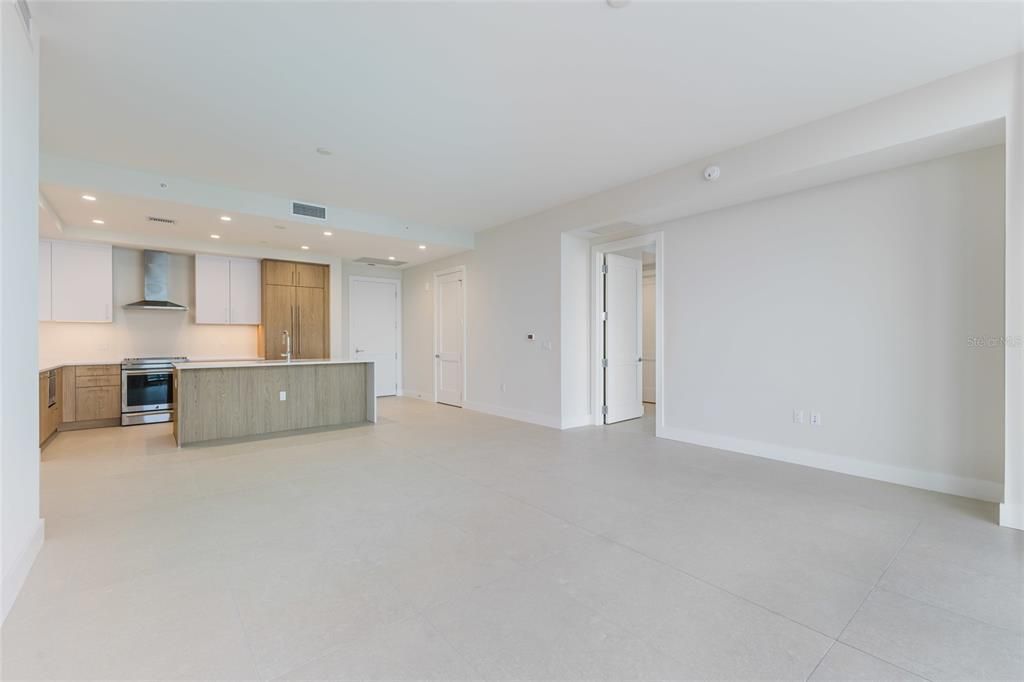 For Sale: $1,375,000 (2 beds, 2 baths, 1339 Square Feet)