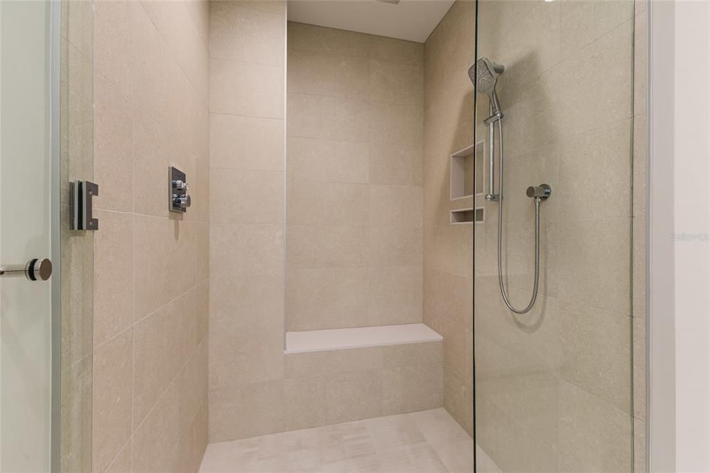For Sale: $1,375,000 (2 beds, 2 baths, 1339 Square Feet)