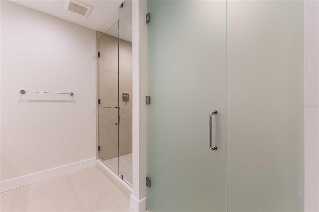For Sale: $1,375,000 (2 beds, 2 baths, 1339 Square Feet)