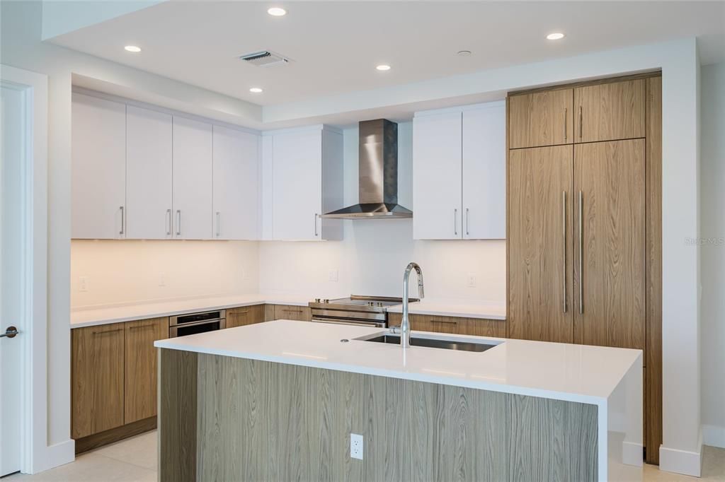 For Sale: $1,375,000 (2 beds, 2 baths, 1339 Square Feet)