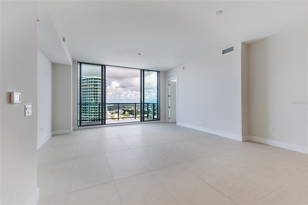 For Sale: $1,375,000 (2 beds, 2 baths, 1339 Square Feet)