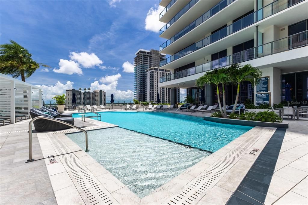 For Sale: $1,375,000 (2 beds, 2 baths, 1339 Square Feet)
