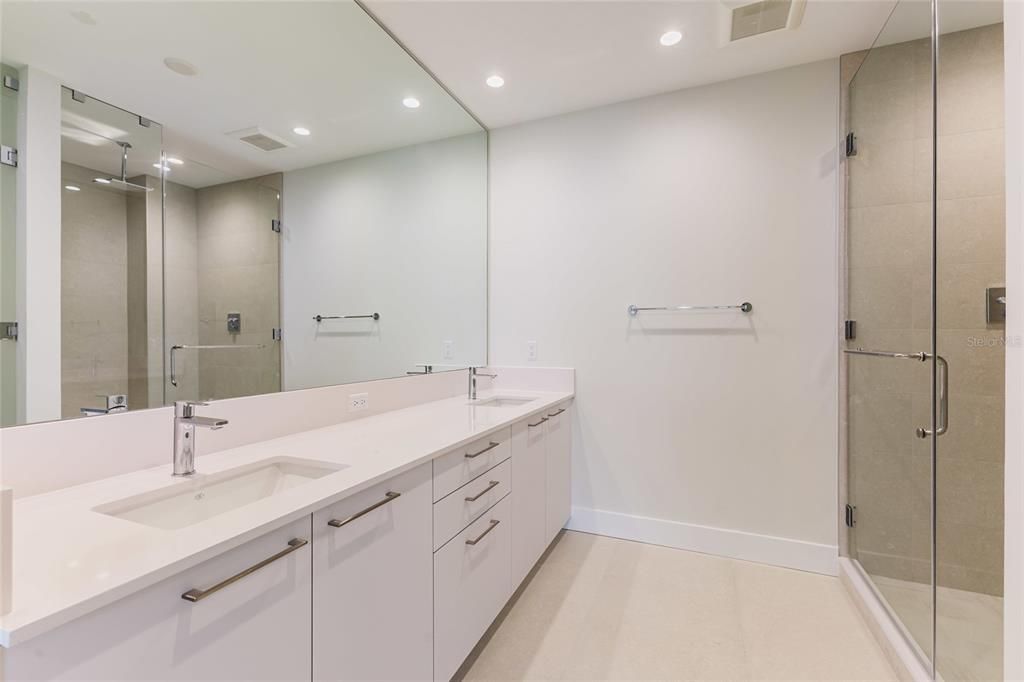 For Sale: $1,375,000 (2 beds, 2 baths, 1339 Square Feet)
