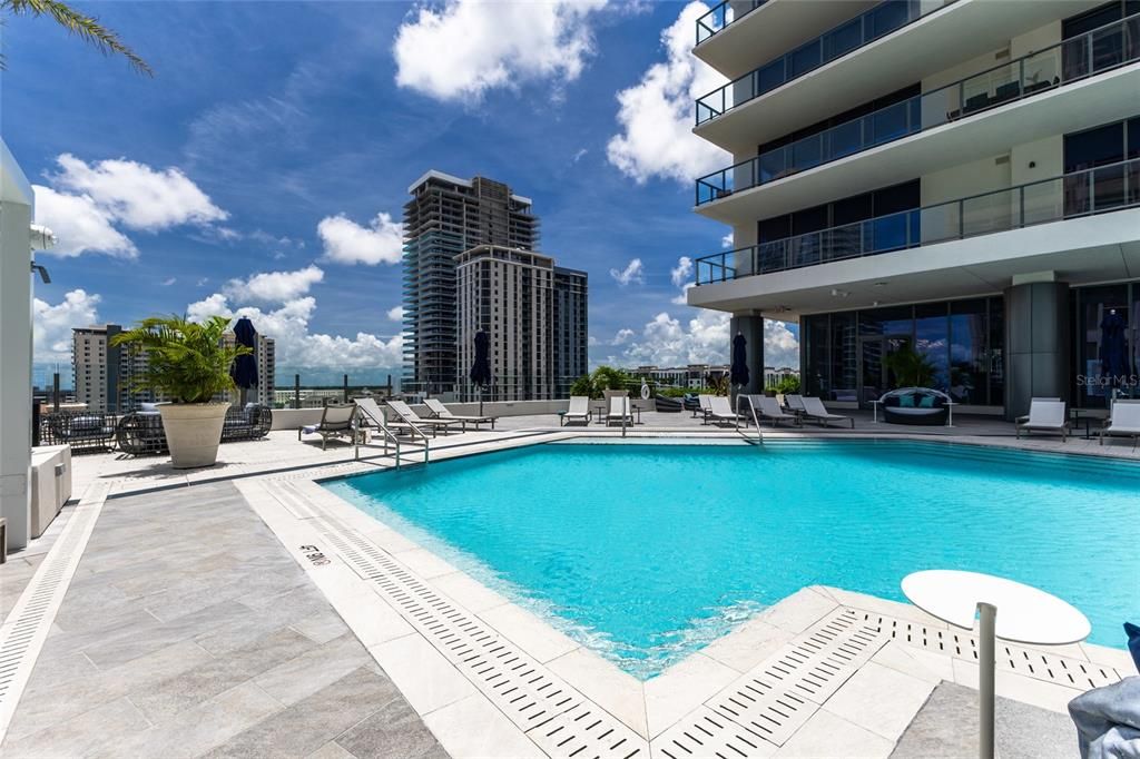 For Sale: $1,375,000 (2 beds, 2 baths, 1339 Square Feet)