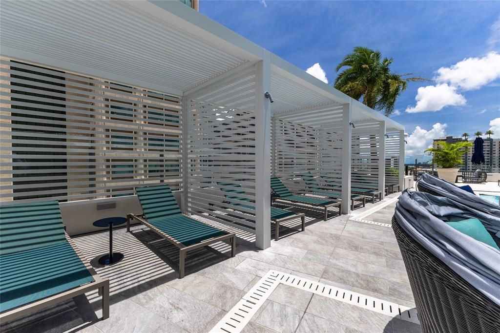 For Sale: $1,375,000 (2 beds, 2 baths, 1339 Square Feet)