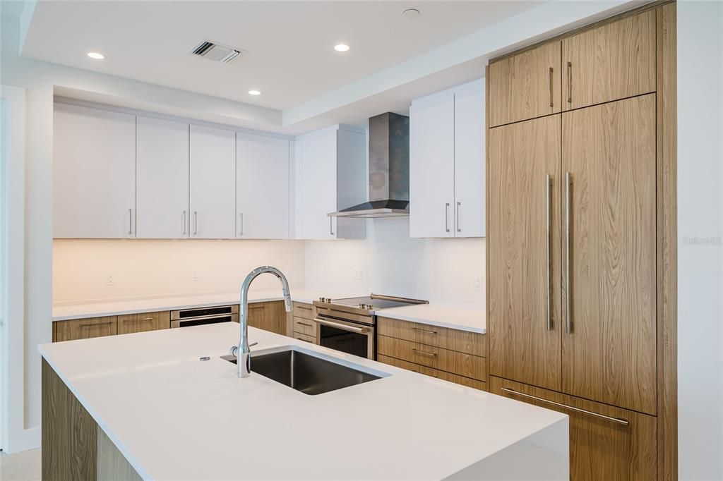 For Sale: $1,375,000 (2 beds, 2 baths, 1339 Square Feet)